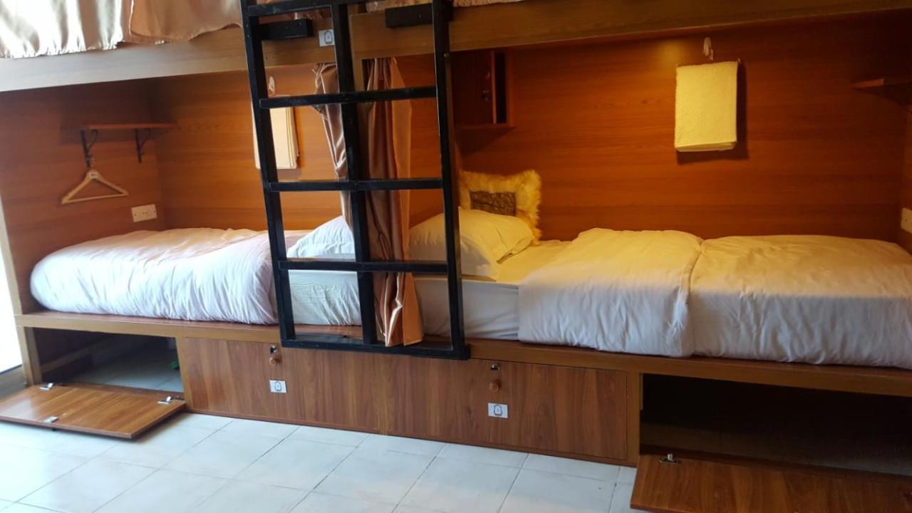 Elegance Hostel Dubai Exterior photo